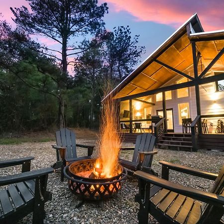 New Farmhouse-Chic Cabin With Hot Tub & Firepit Broken Bow Bagian luar foto