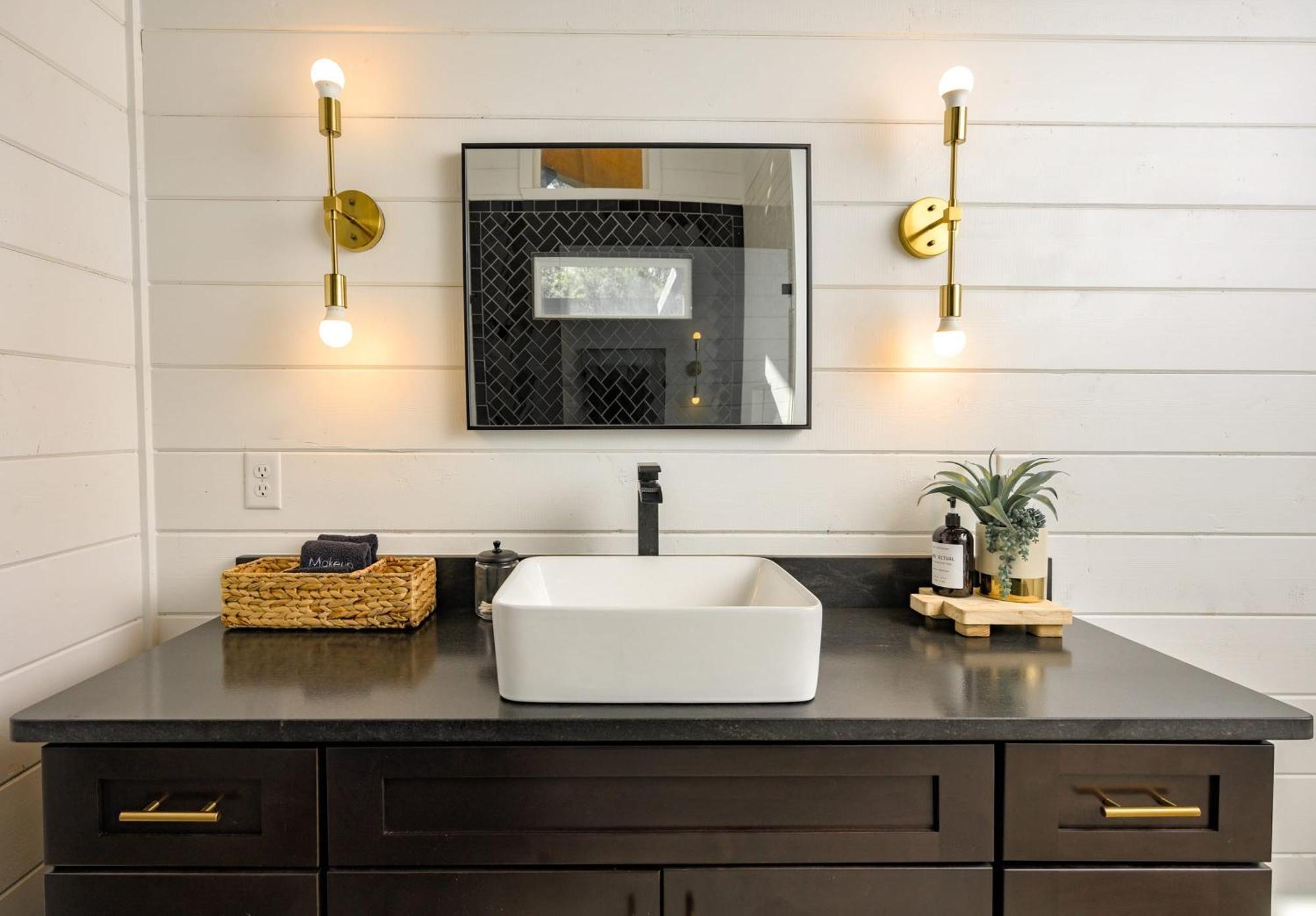 New Farmhouse-Chic Cabin With Hot Tub & Firepit Broken Bow Bagian luar foto