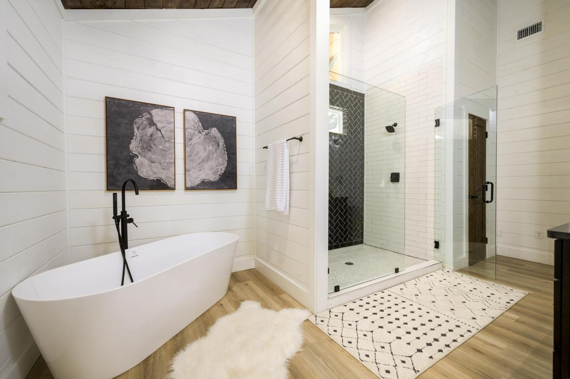 New Farmhouse-Chic Cabin With Hot Tub & Firepit Broken Bow Bagian luar foto