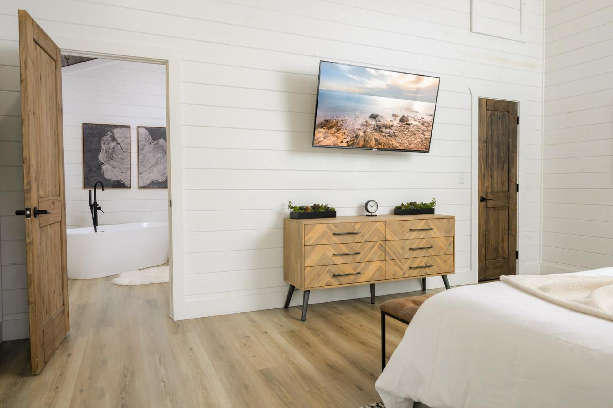 New Farmhouse-Chic Cabin With Hot Tub & Firepit Broken Bow Bagian luar foto