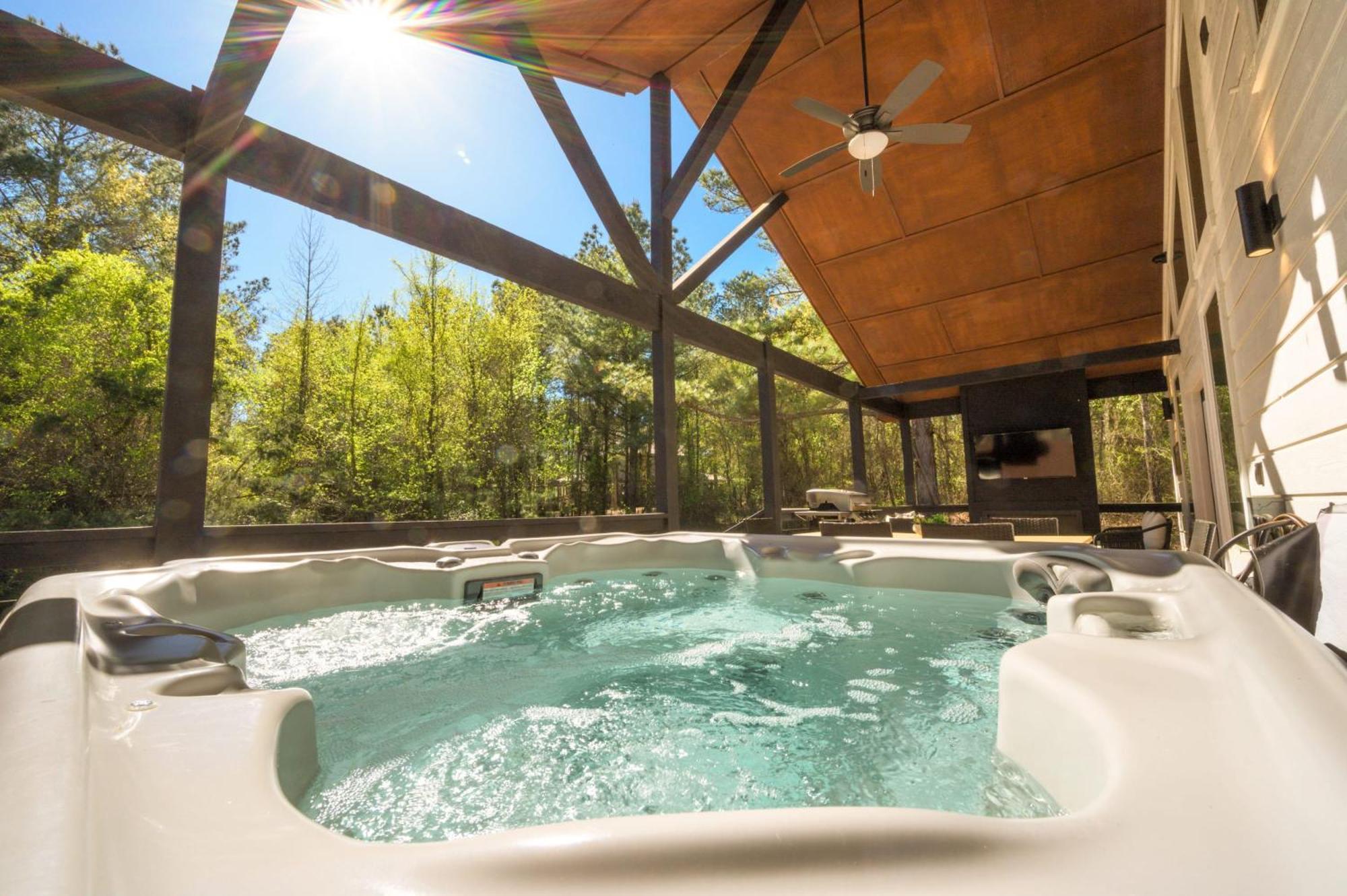 New Farmhouse-Chic Cabin With Hot Tub & Firepit Broken Bow Bagian luar foto