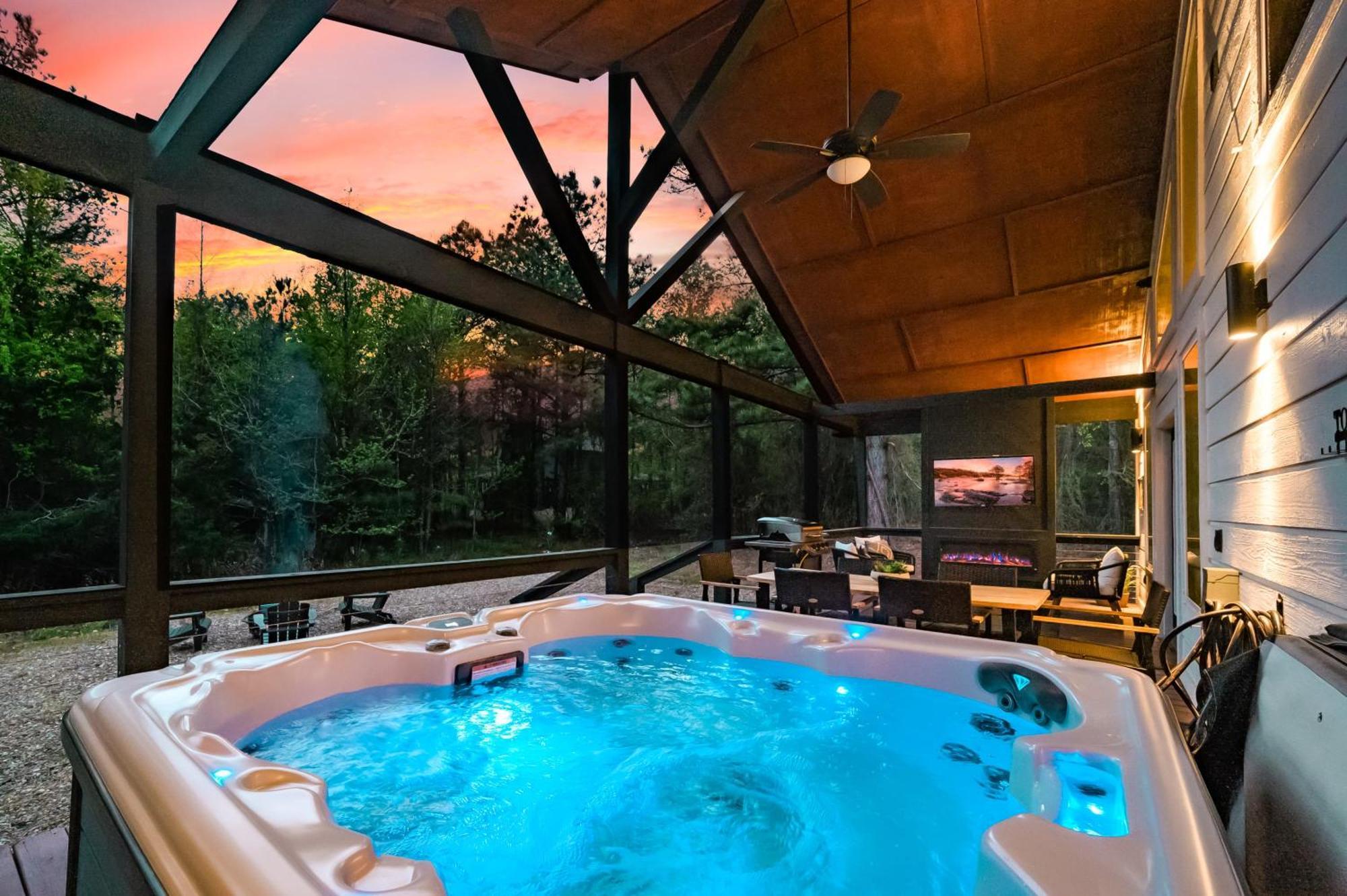 New Farmhouse-Chic Cabin With Hot Tub & Firepit Broken Bow Bagian luar foto