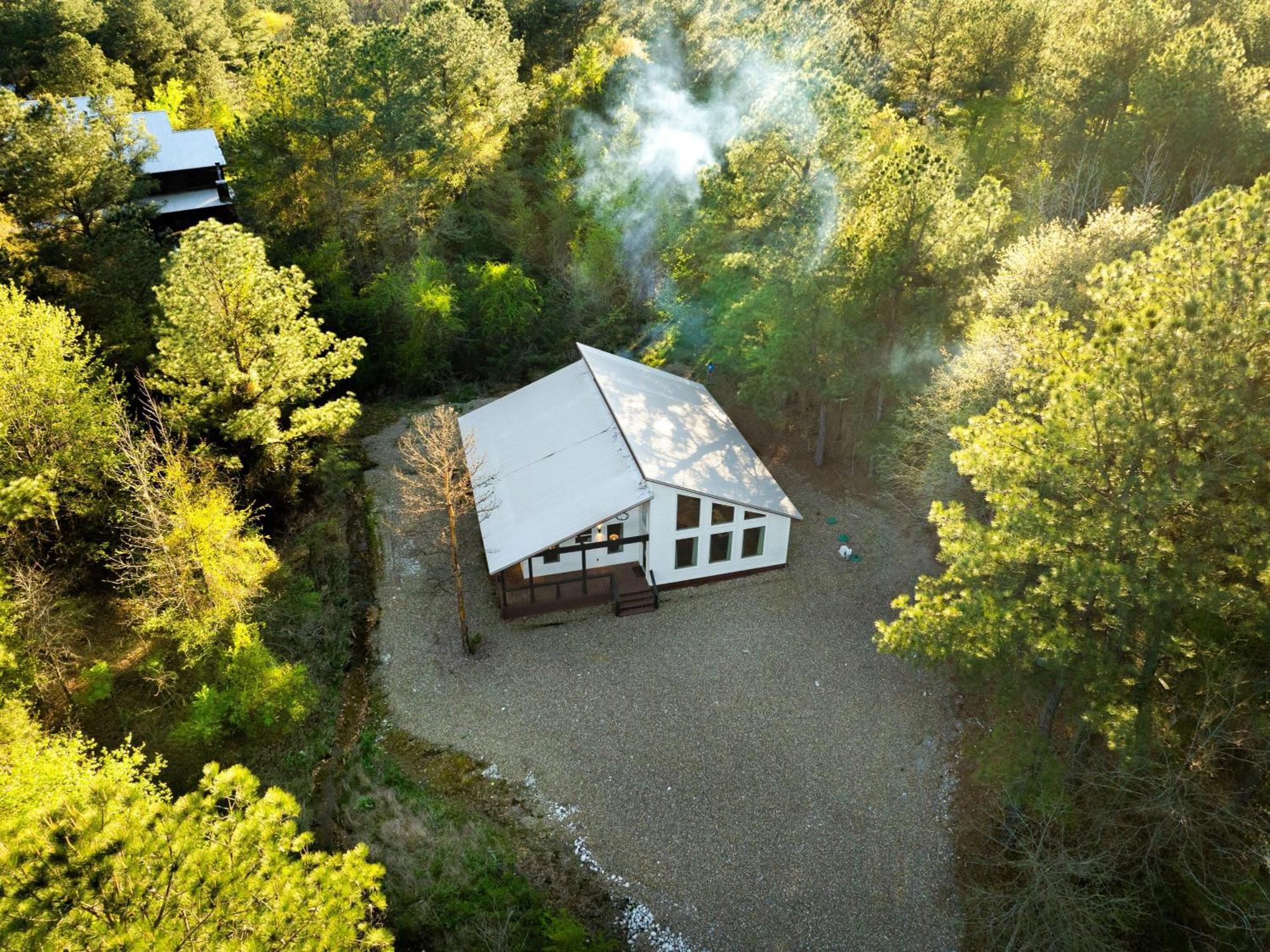 New Farmhouse-Chic Cabin With Hot Tub & Firepit Broken Bow Bagian luar foto